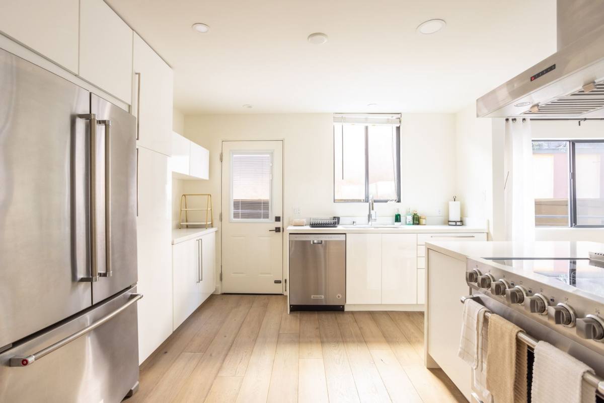 Townhouse for rent at 1823 N Fuller Ave, Los Angeles, CA 90046