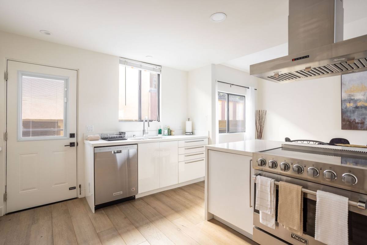 Townhouse for rent at 1823 N Fuller Ave, Los Angeles, CA 90046