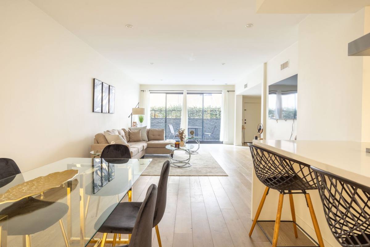 Townhouse for rent at 1823 N Fuller Ave, Los Angeles, CA 90046