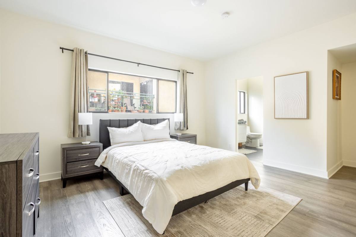 Townhouse for rent at 1823 N Fuller Ave, Los Angeles, CA 90046