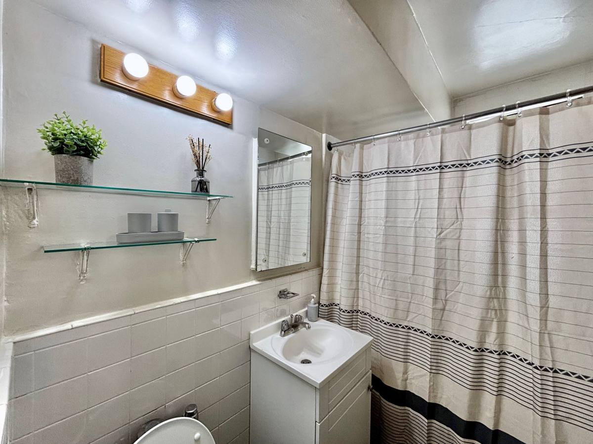 Canterbury Court, 1220 N State Parkway, Chicago, IL 60610 - Apartment for Rent - Image 3