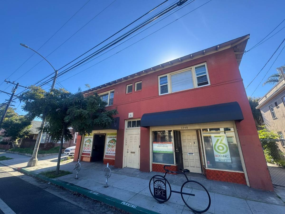 Apartment for rent at 1244 E Broadway, Long Beach, CA 90802