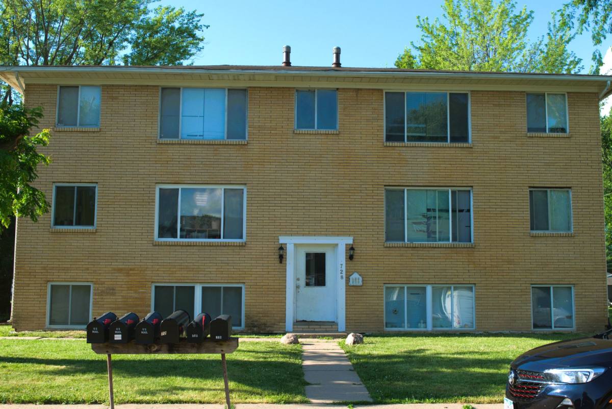Apartment for rent at 728 W Donahue St, Eldridge, IA 52748