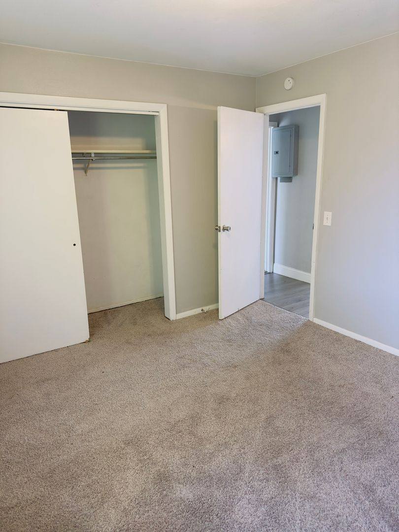 Apartment for rent at 728 W Donahue St, Eldridge, IA 52748
