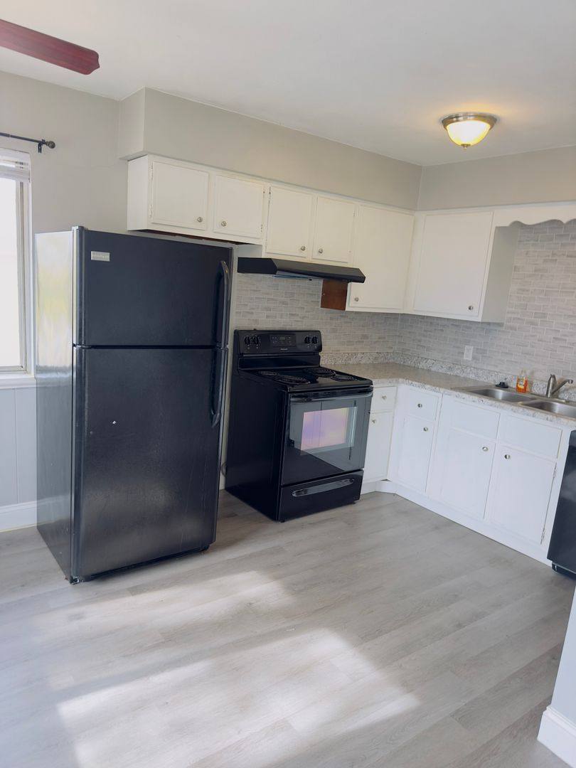 Apartment for rent at 728 W Donahue St, Eldridge, IA 52748
