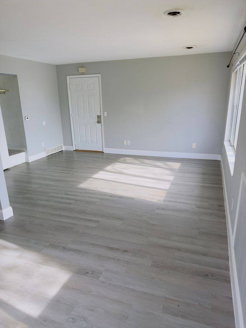 Apartment for rent at 728 W Donahue St, Eldridge, IA 52748