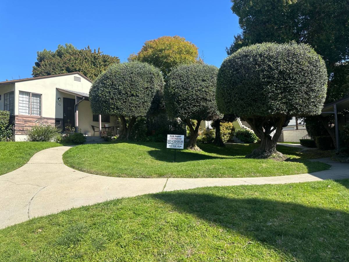 Apartment for rent at 7124 Flight Ave, Los Angeles, CA 90045