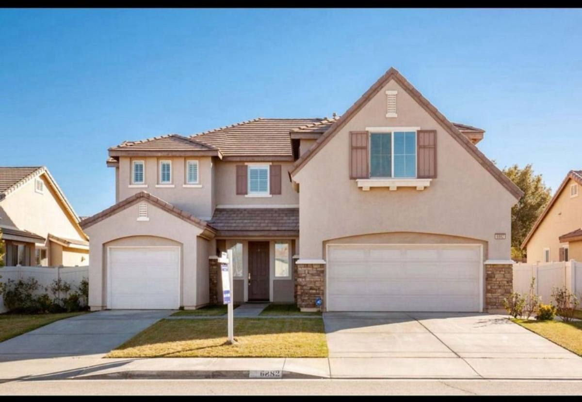 House for rent at 6882 Contes St, Palmdale, CA 93552