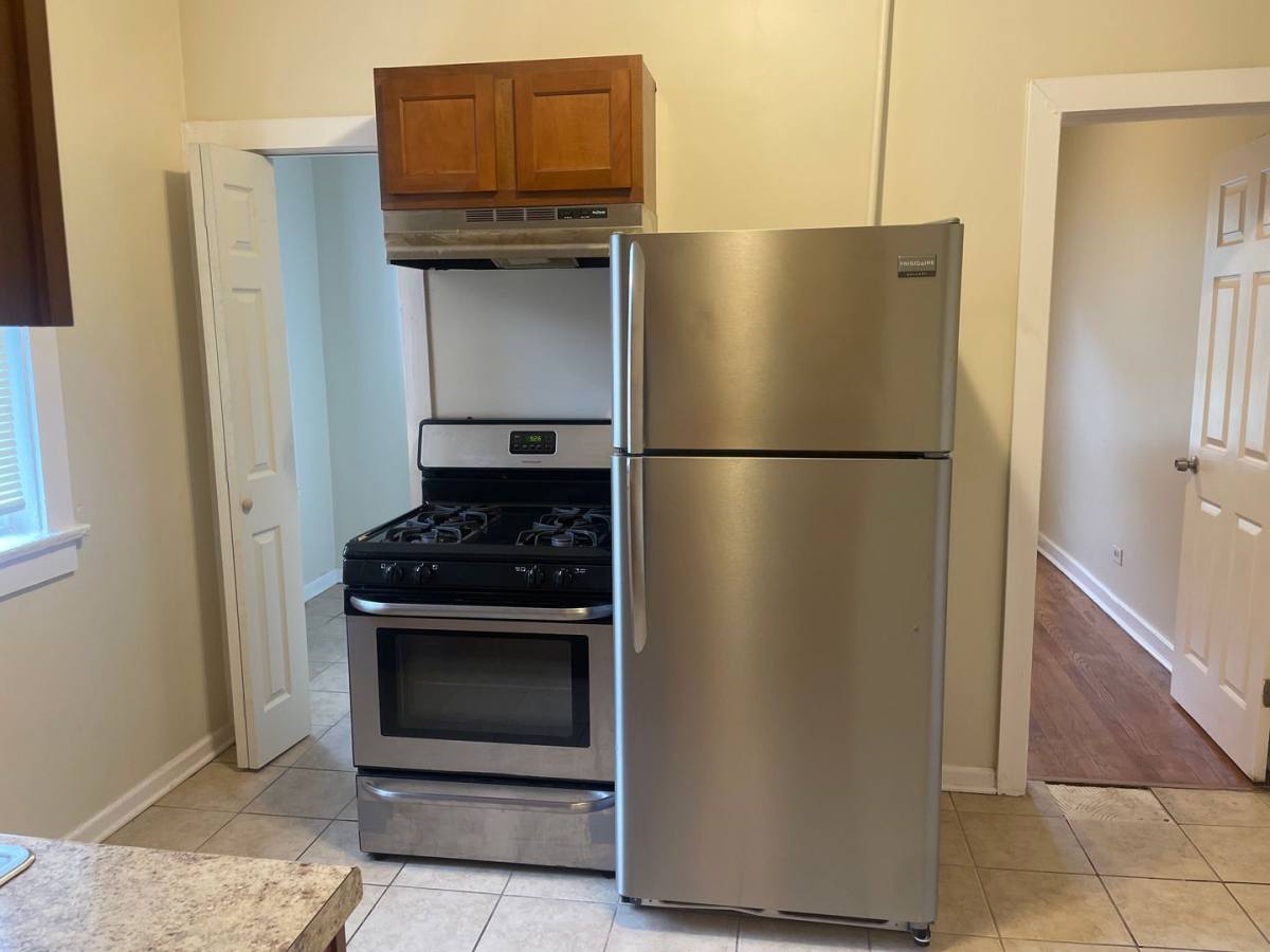 Apartment for rent at 7955-59 S Emerald Ave 714-20 W, Chicago, IL 60620