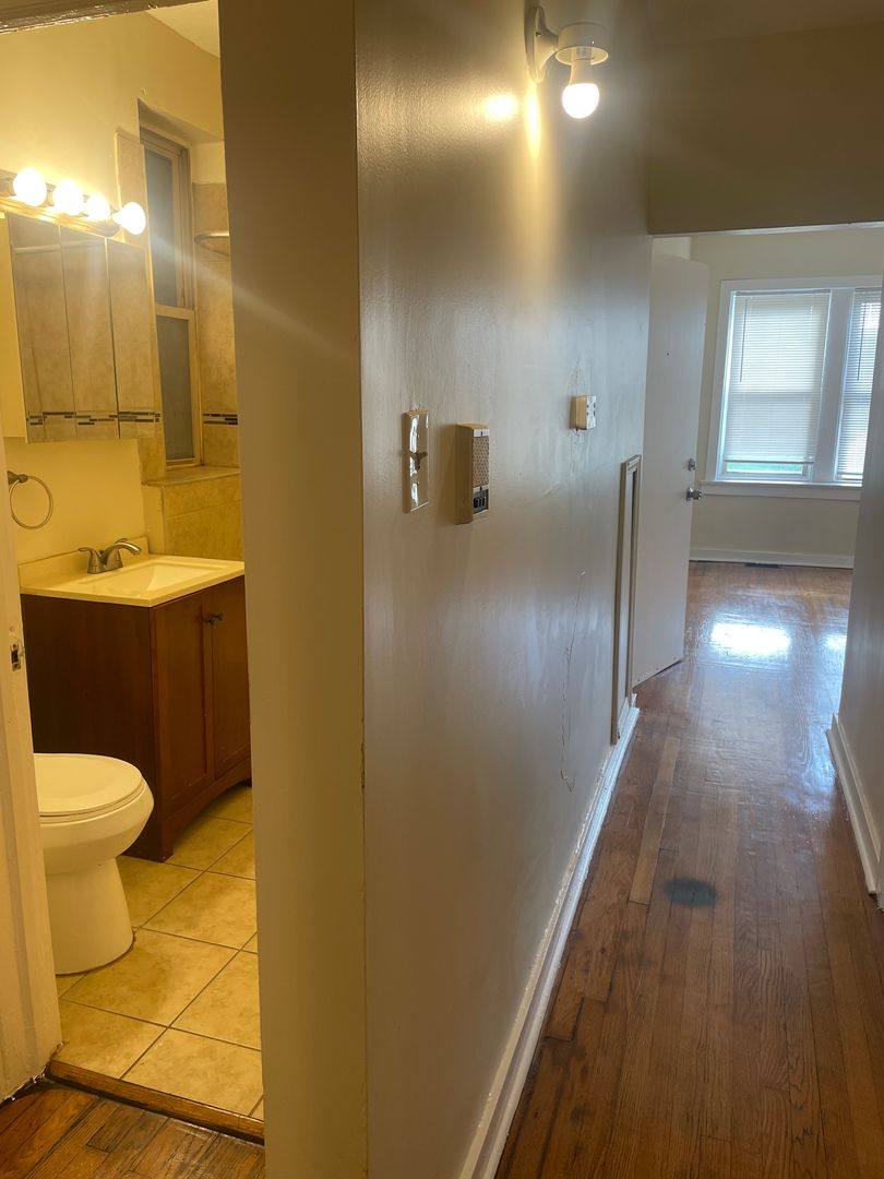 Apartment for rent at 7955-59 S Emerald Ave 714-20 W, Chicago, IL 60620