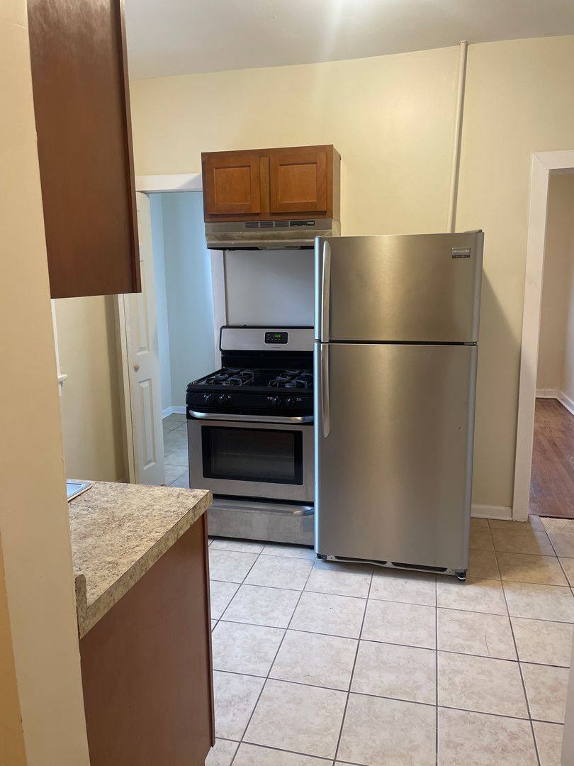 Apartment for rent at 7955-59 S Emerald Ave 714-20 W, Chicago, IL 60620