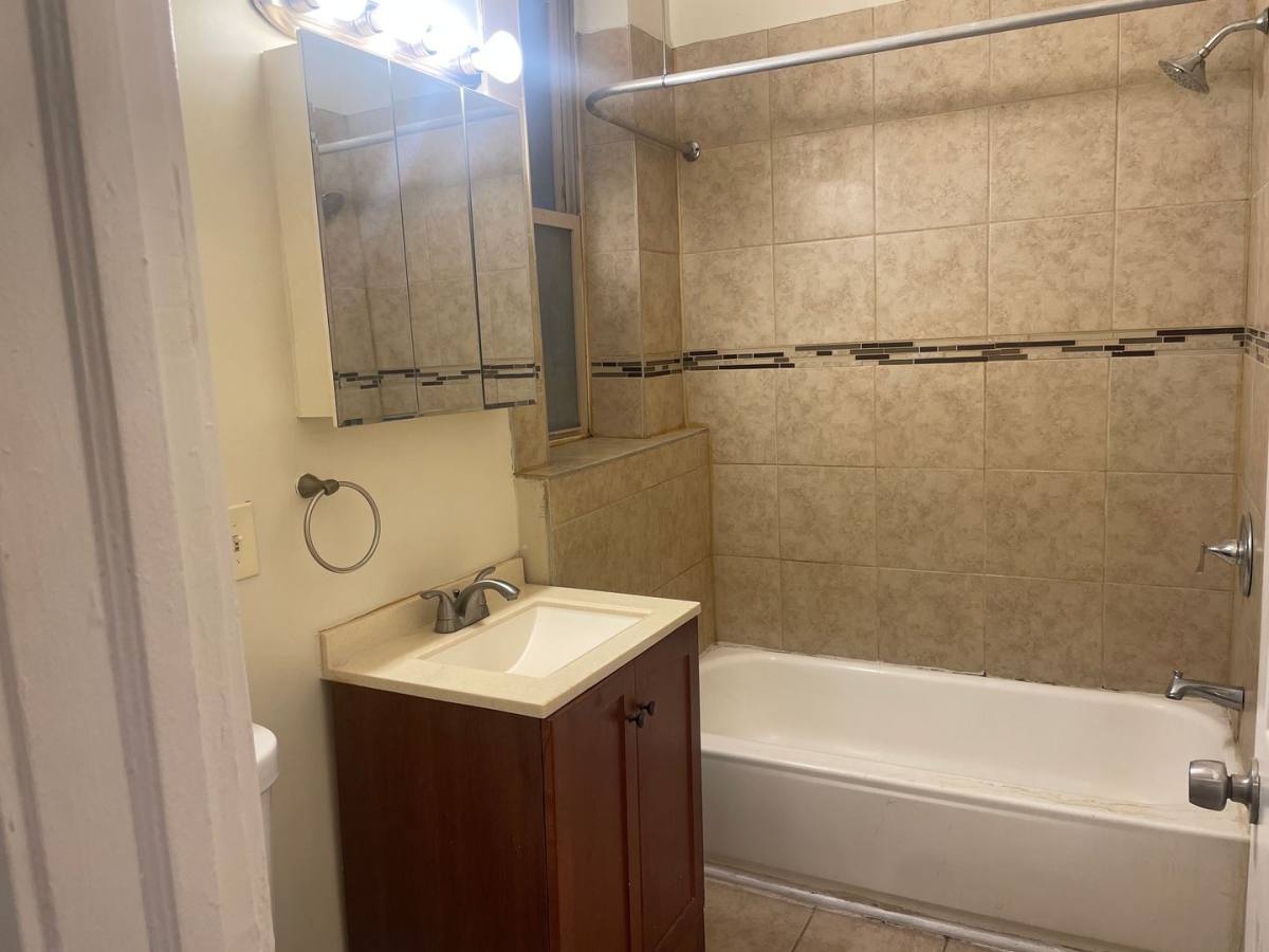 Apartment for rent at 7955-59 S Emerald Ave 714-20 W, Chicago, IL 60620