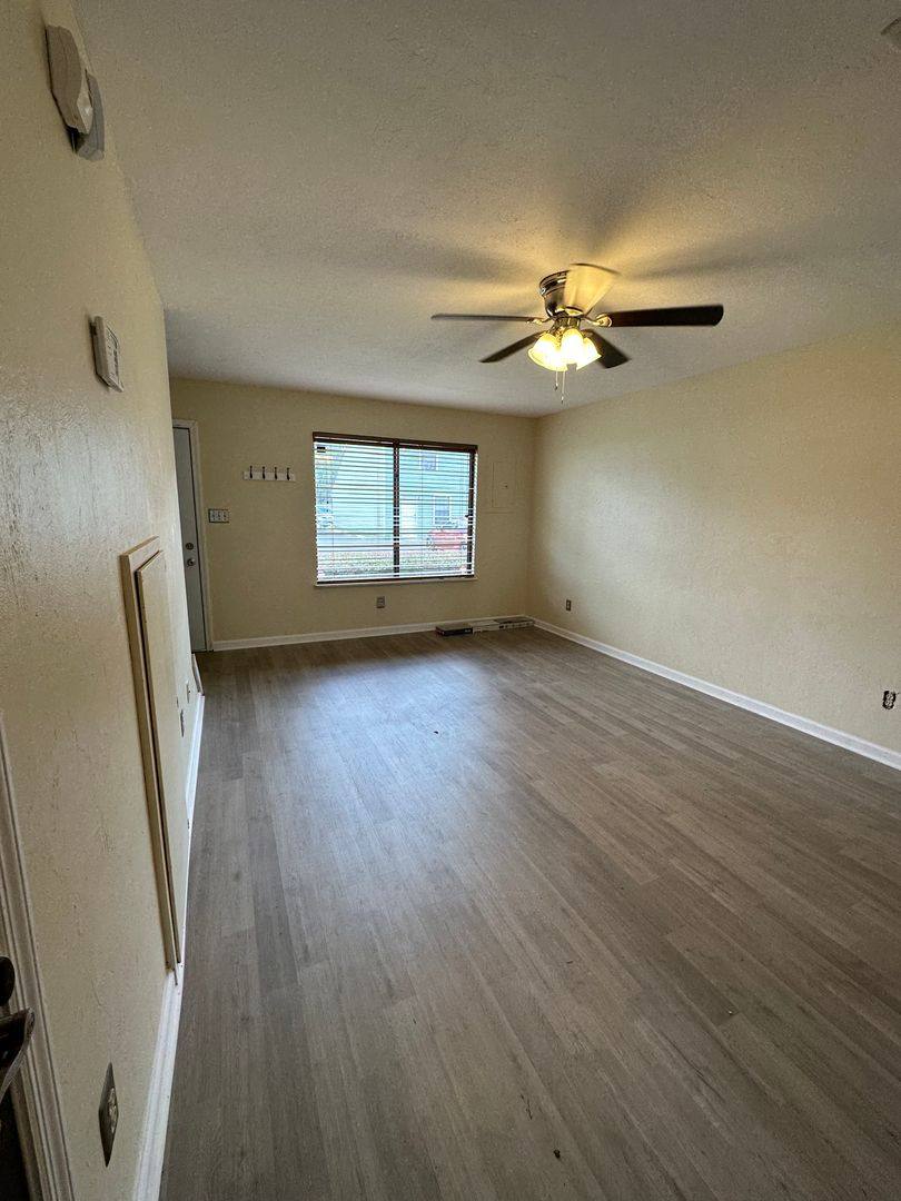 Apartment for rent at 301 S Lipona Rd, Tallahassee, FL 32304