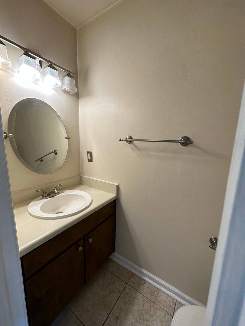 Apartment for rent at 301 S Lipona Rd, Tallahassee, FL 32304