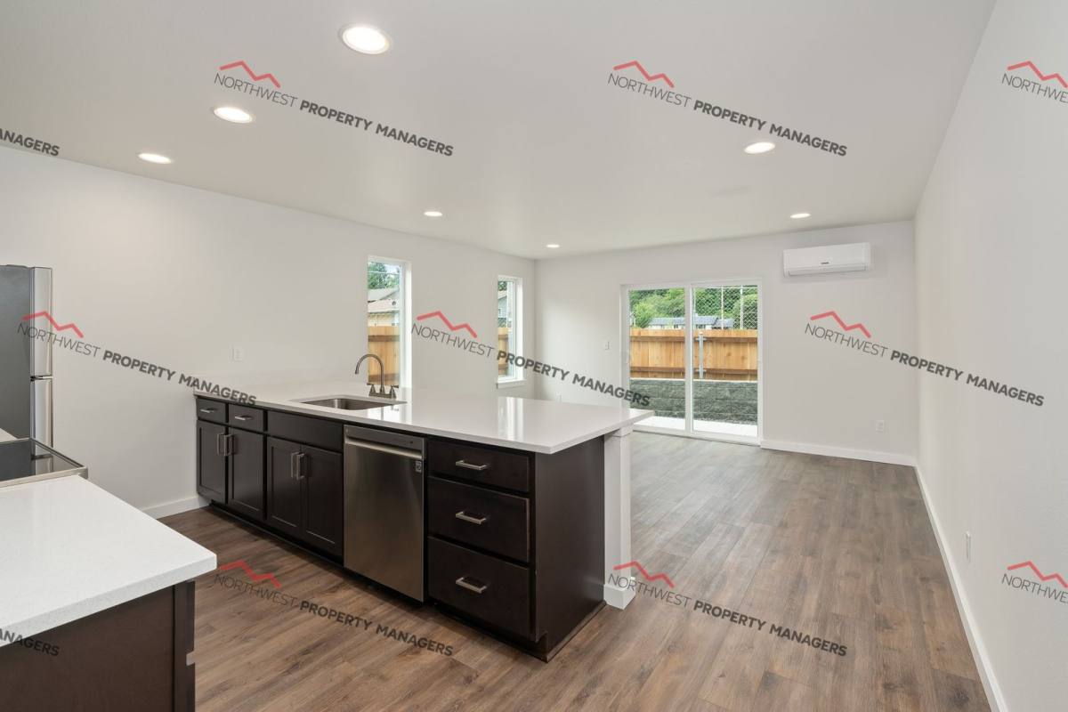 Townhouse for rent at 208 E Stella - 805-813 A B 3rd Ave NE, Napavine, WA 98565