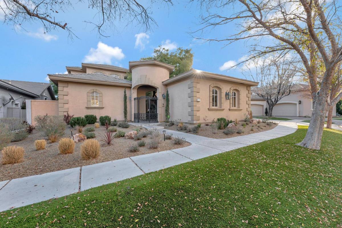 House for rent at 904 Pont Chartrain, Las Vegas, NV 89145