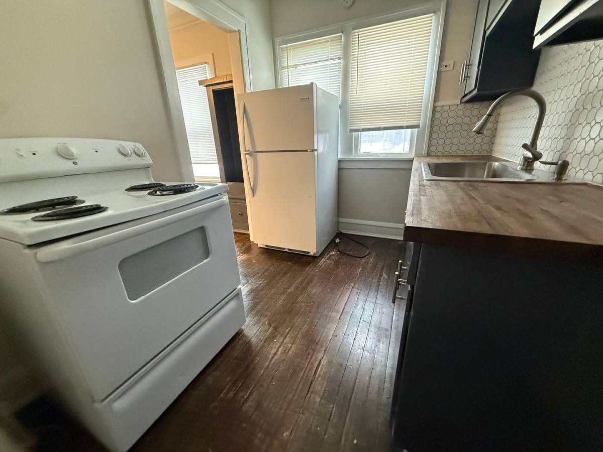 Apartment for rent at 3241 Kildare, Cleveland, OH 44118