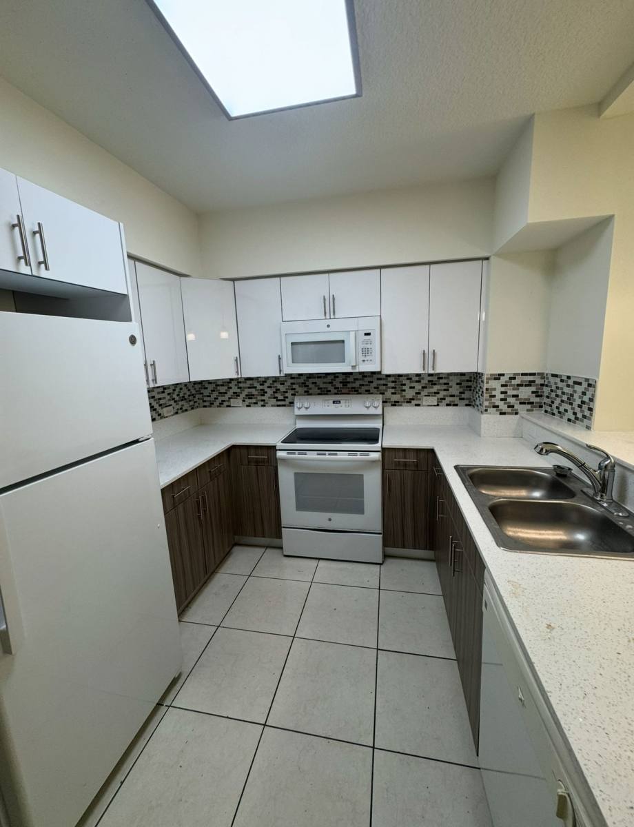 Apartment for rent at 2601 NW 16th St Rd #405, Miami, FL 33125
