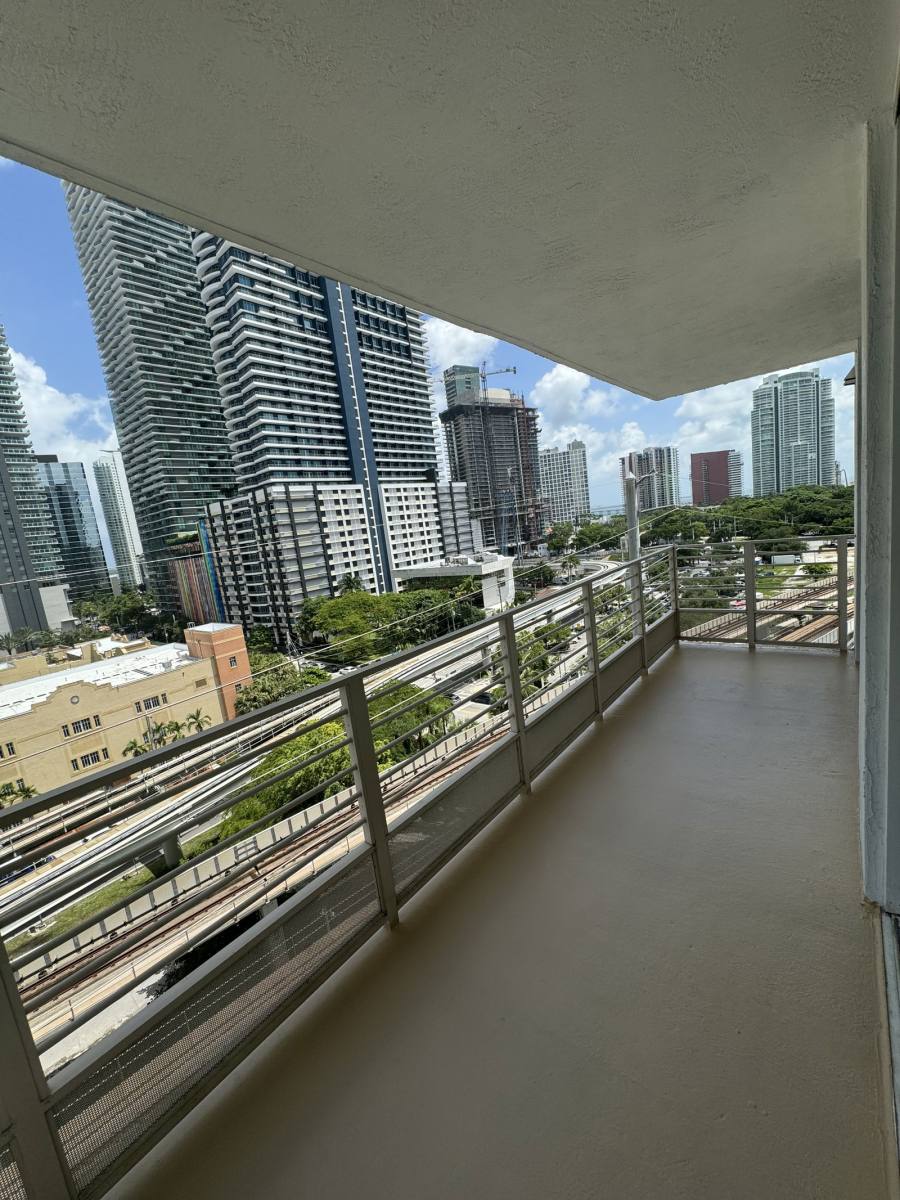 Apartment for rent at 110 SW 12th St #1006, Miami, FL 33130