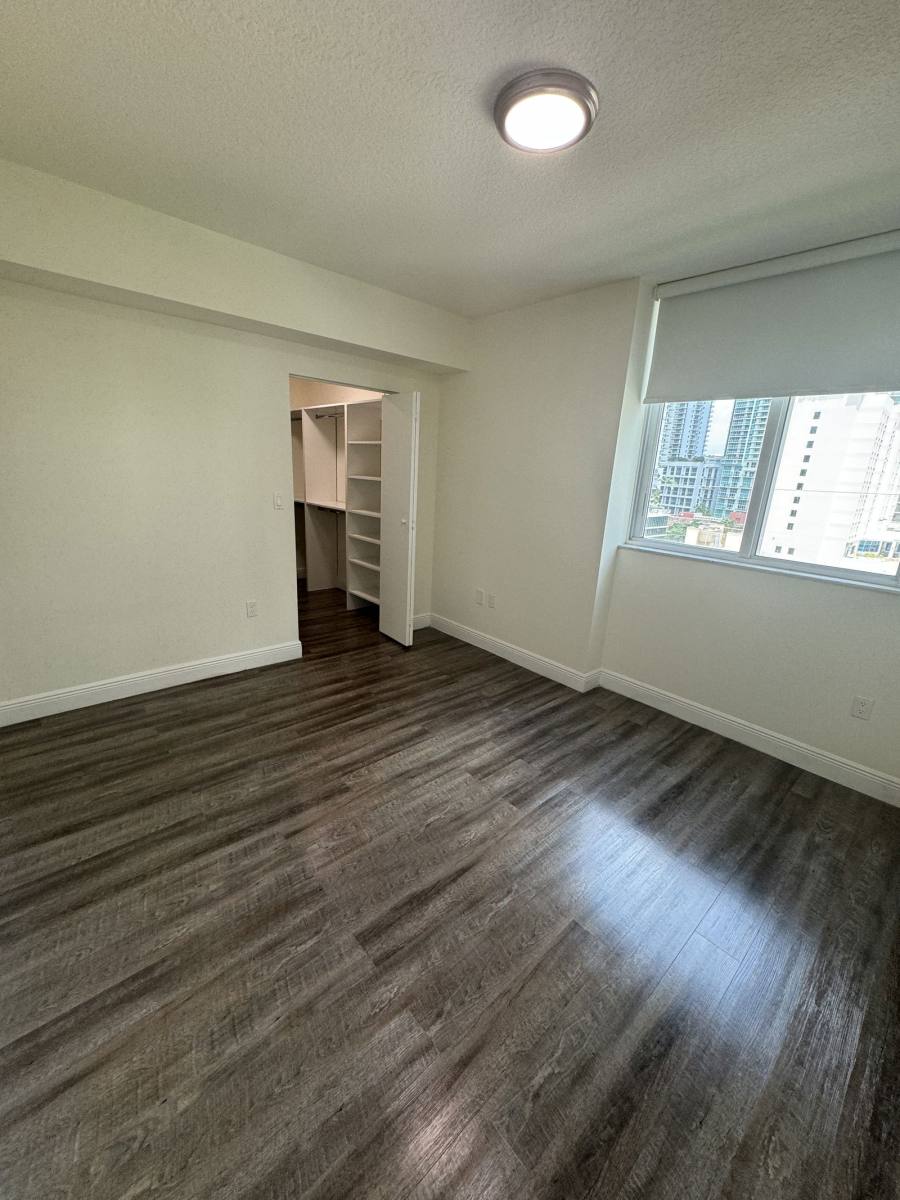 Apartment for rent at 110 SW 12th St #1006, Miami, FL 33130