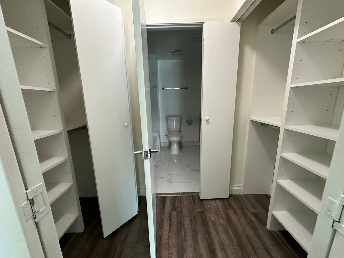 Apartment for rent at 110 SW 12th St #1006, Miami, FL 33130