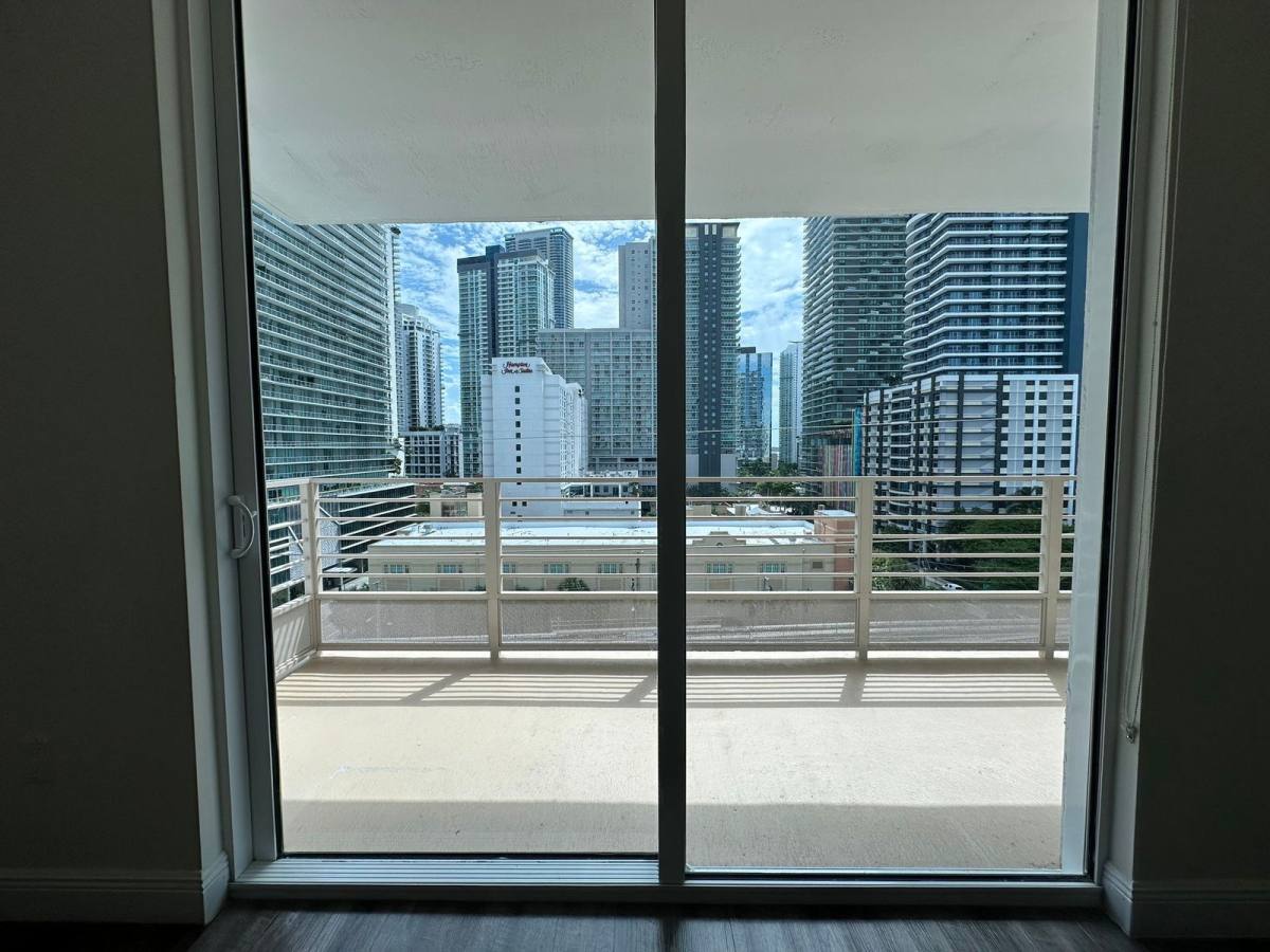 Apartment for rent at 110 SW 12th St #1006, Miami, FL 33130