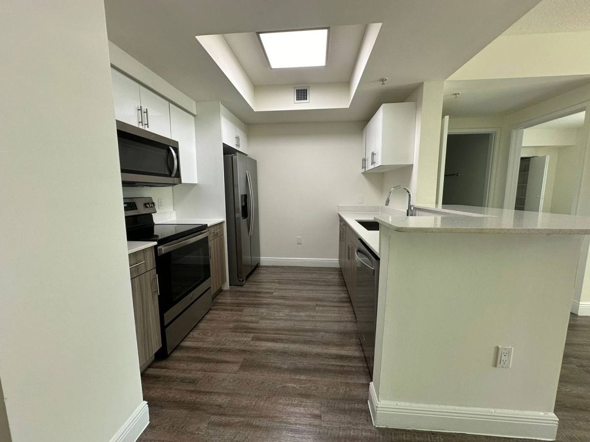 Apartment for rent at 110 SW 12th St #1006, Miami, FL 33130
