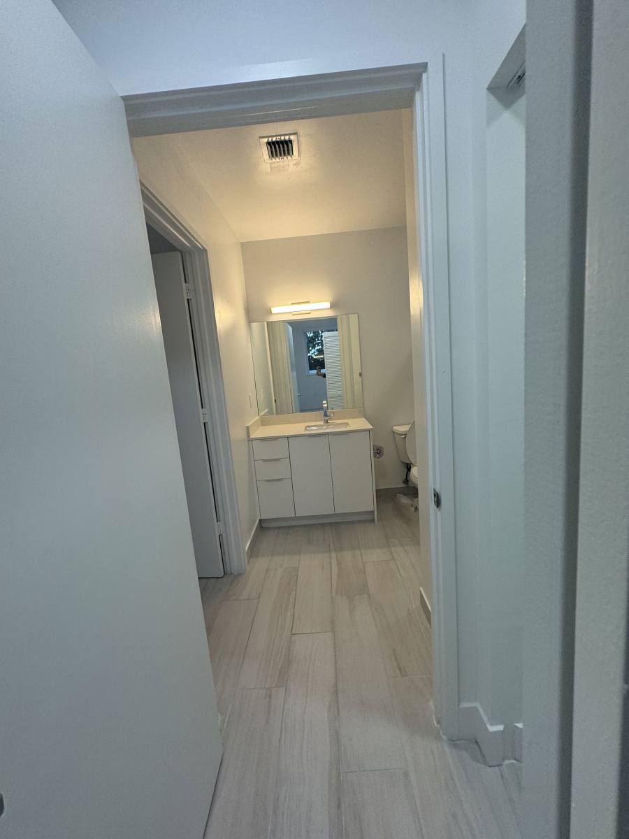 Apartment for rent at 601 E Dania Beach Blvd #506, Dania, FL 33004