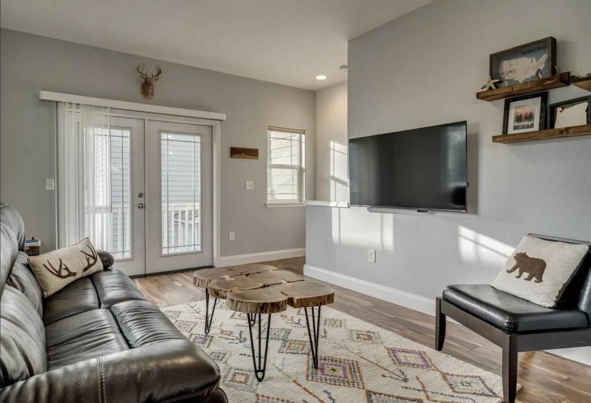 Townhouse for rent at 337 N Ivy St, Portland, OR 97227