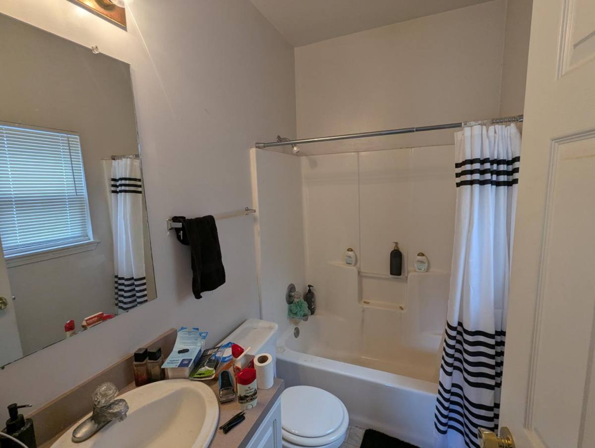 Apartment for rent at 911 Arkansas St, Lawrence, KS 66044