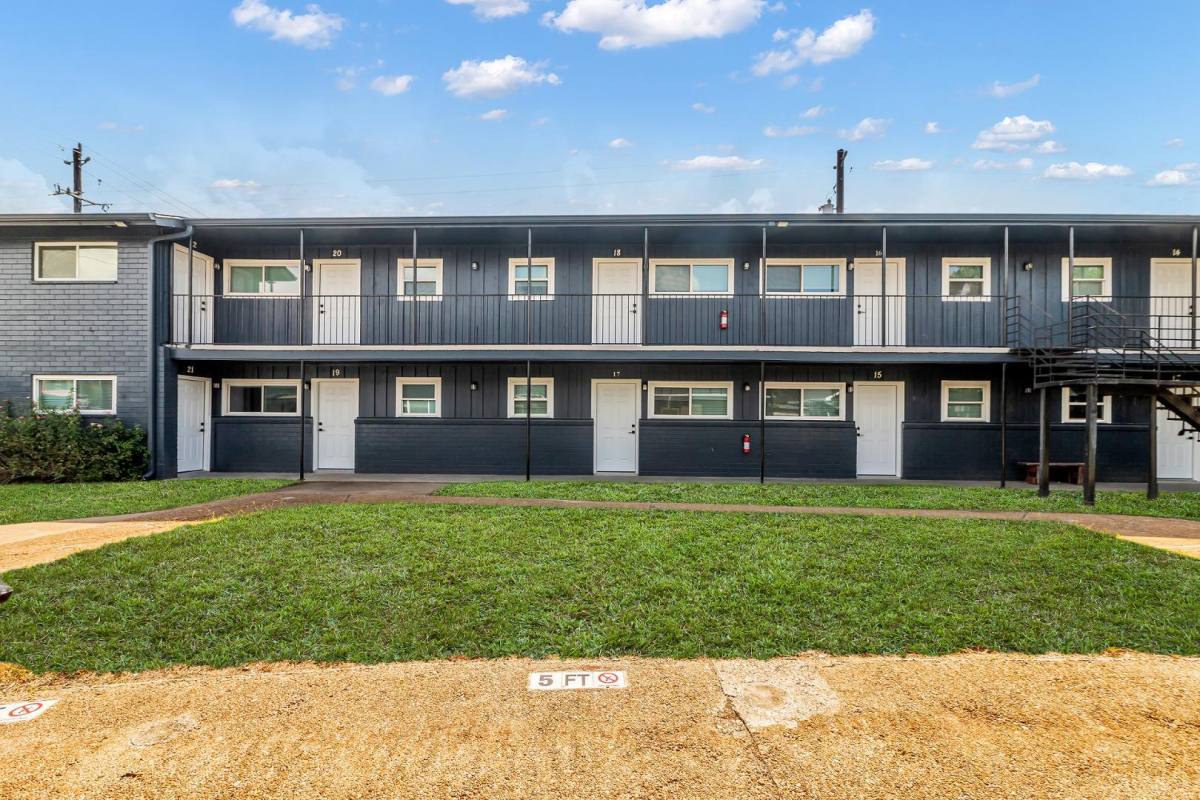 Apartment for rent at The Yellowstone, 4706 Yellowstone Blvd, Houston, TX 77021
