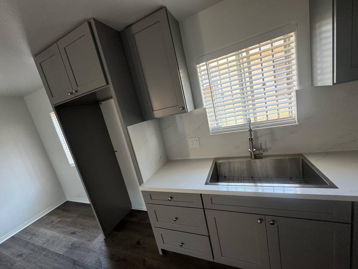 House for rent at 6804 11th Ave, Los Angeles, CA 90043