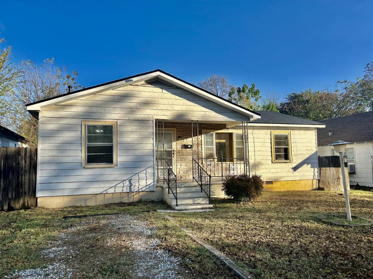 House for rent at 428 W 8th St, Ada, OK 74820