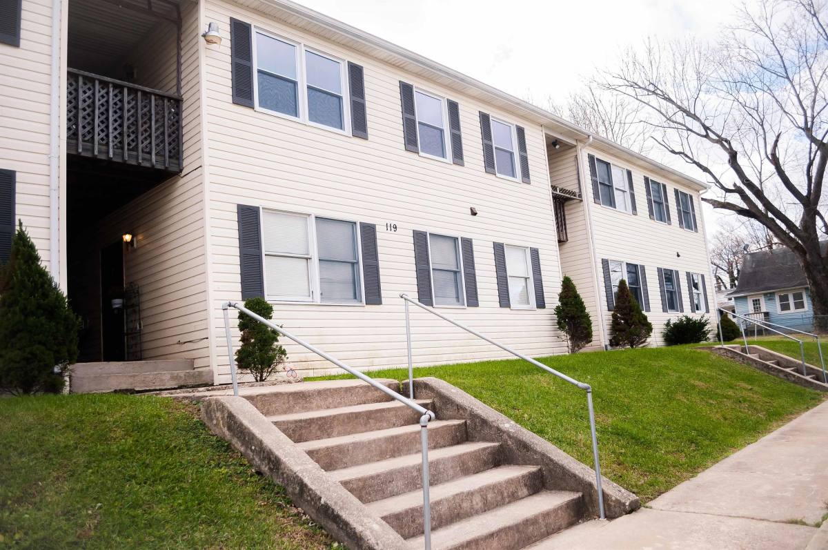 Apartment for rent at 119 Park St #10, Charles Town, WV 25414