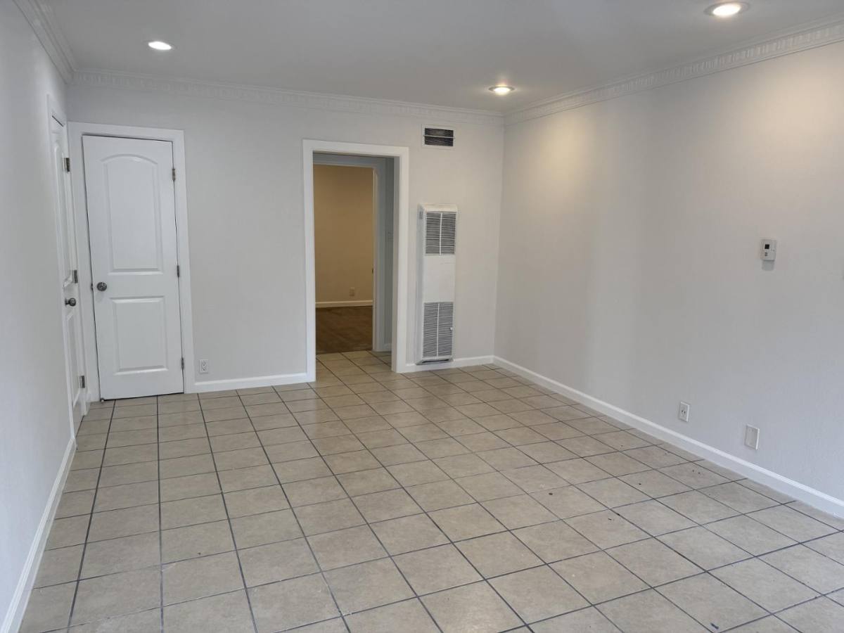 Apartment for rent at 450 South Catalina Street, 448 - 450 S Catalina St #2, Los Angeles, CA 90020