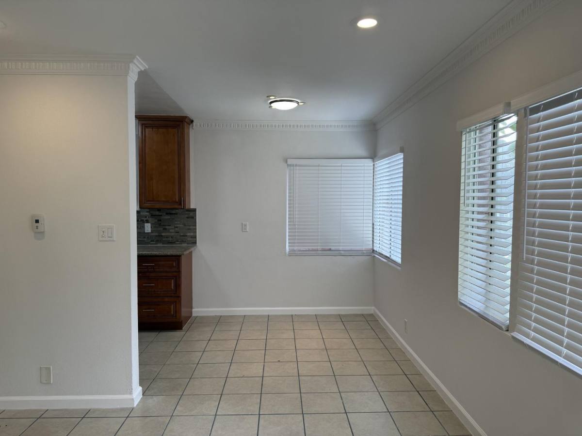 Apartment for rent at 450 South Catalina Street, 448 - 450 S Catalina St #2, Los Angeles, CA 90020