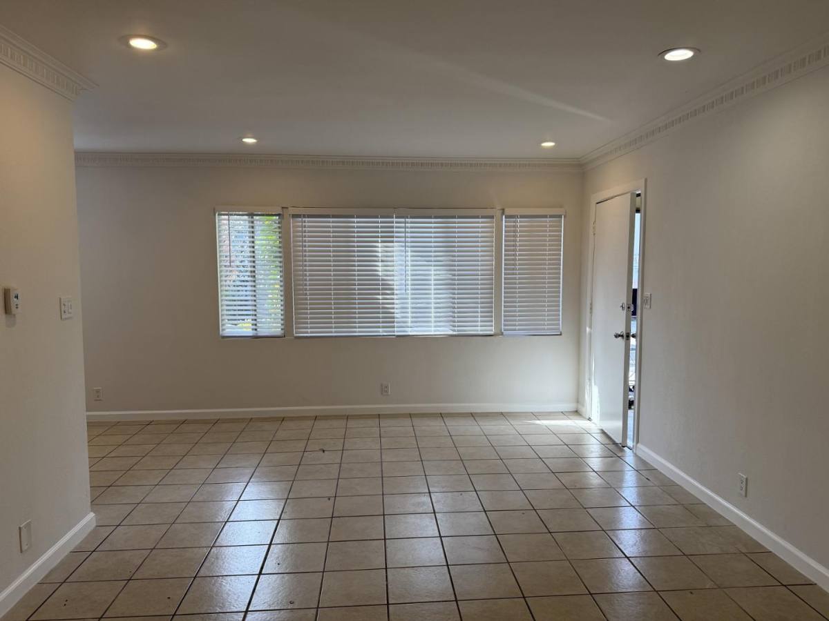 Apartment for rent at 450 South Catalina Street, 448 - 450 S Catalina St #2, Los Angeles, CA 90020