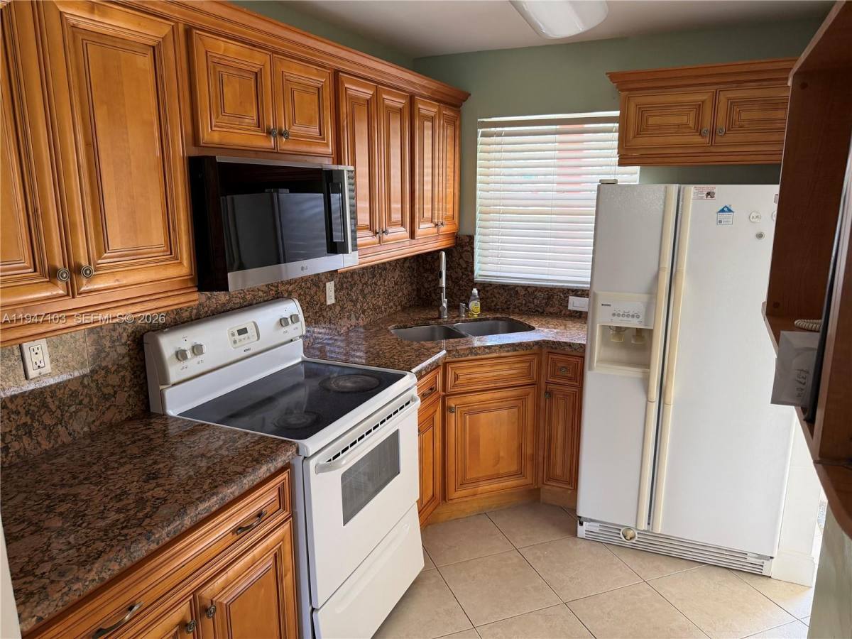 Condo for rent at 7891 N Sunrise Lakes Dr #109, Fort Lauderdale, FL 33322