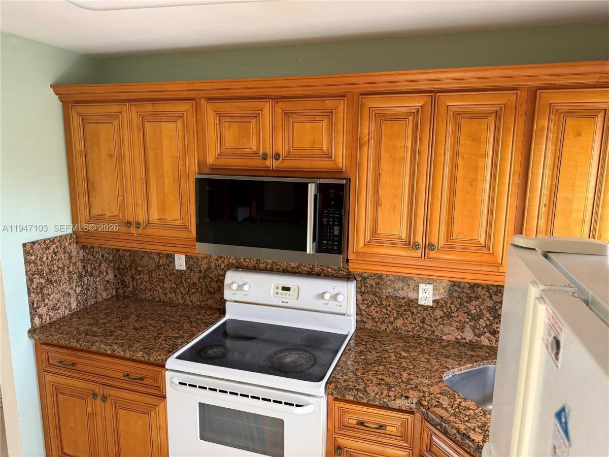 Condo for rent at 7891 N Sunrise Lakes Dr #109, Fort Lauderdale, FL 33322