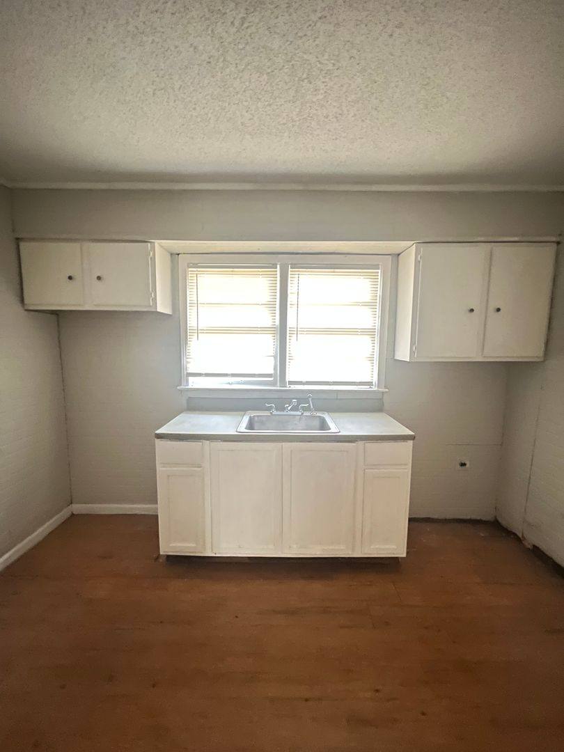 House for rent at 1659 S Cooper St, Memphis, TN 38114