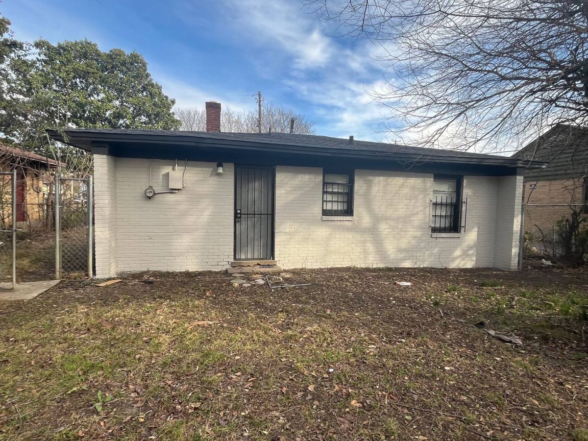 House for rent at 1659 S Cooper St, Memphis, TN 38114
