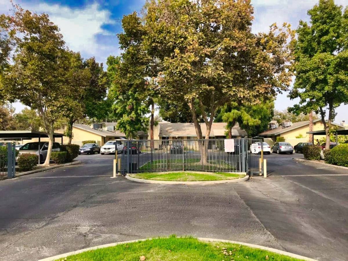 Apartment for rent at 5325 E Kings Canyon Rd, Fresno, CA 93727