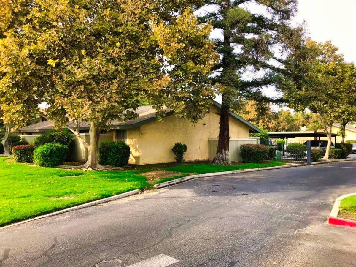 Apartment for rent at 5325 E Kings Canyon Rd, Fresno, CA 93727