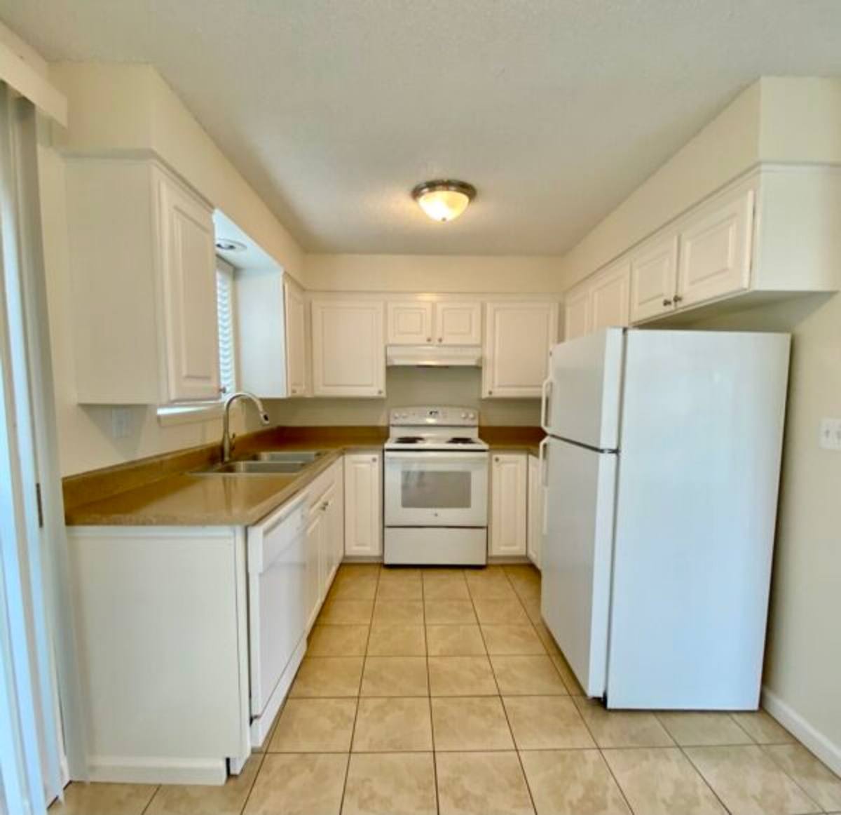 Townhouse for rent at 1710 Valley Ave E, Sumner, WA 98390