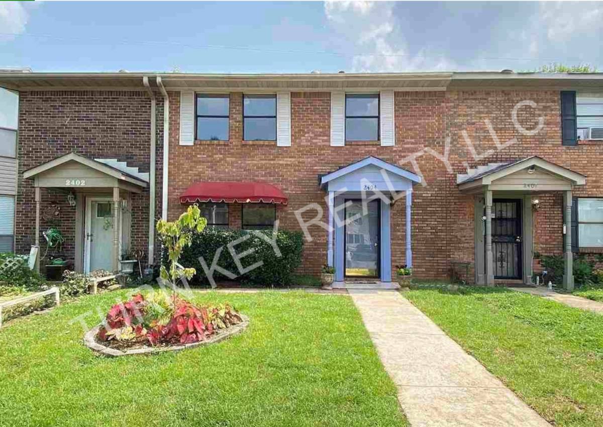 Townhouse for rent at 2404 Hampstead Dr, Birmingham, AL 35235