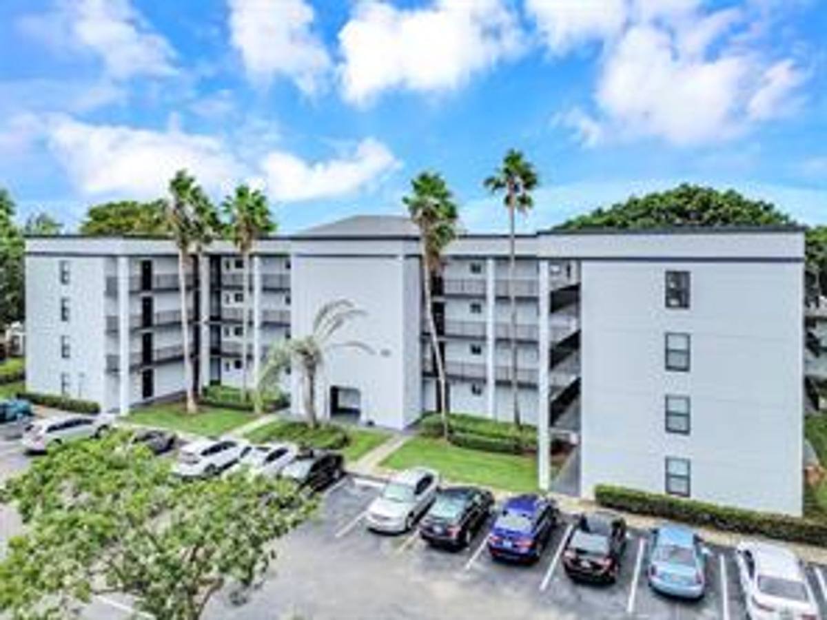 Apartment for rent at 7550 Stirling Rd, Hollywood, FL 33024