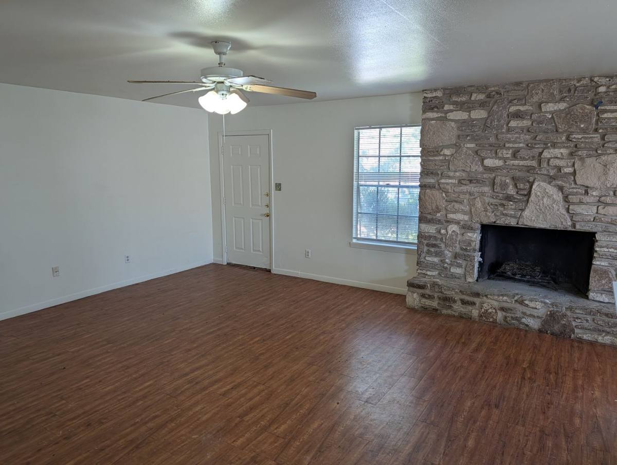 705 & 707 Allen St, San Marcos, TX 78666 - Apartment for Rent - Image 2