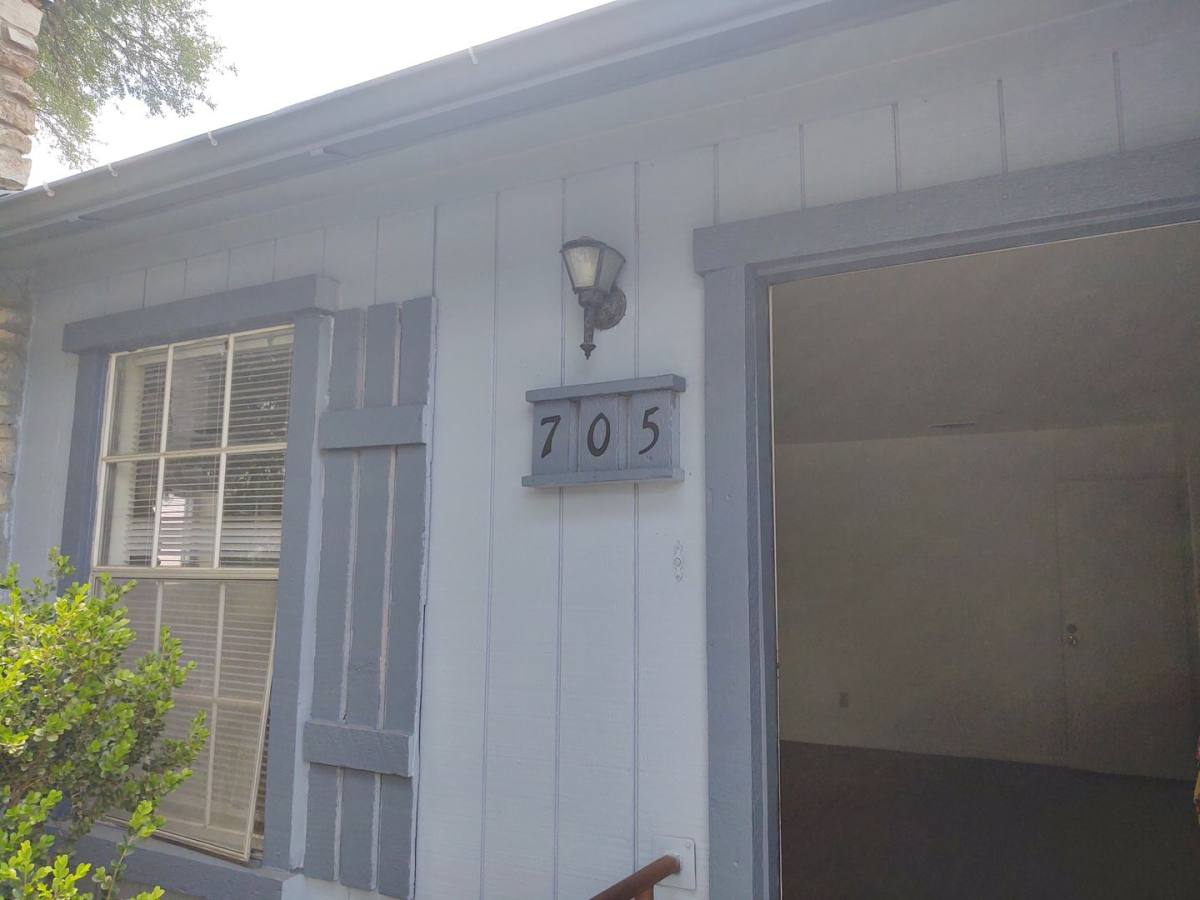 705 & 707 Allen St, San Marcos, TX 78666 - Apartment for Rent - Image 4