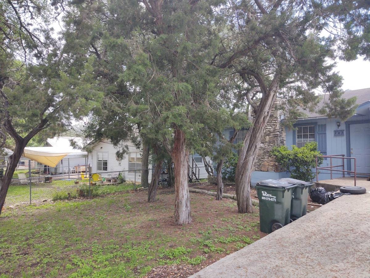 705 & 707 Allen St, San Marcos, TX 78666 - Apartment for Rent - Image 3