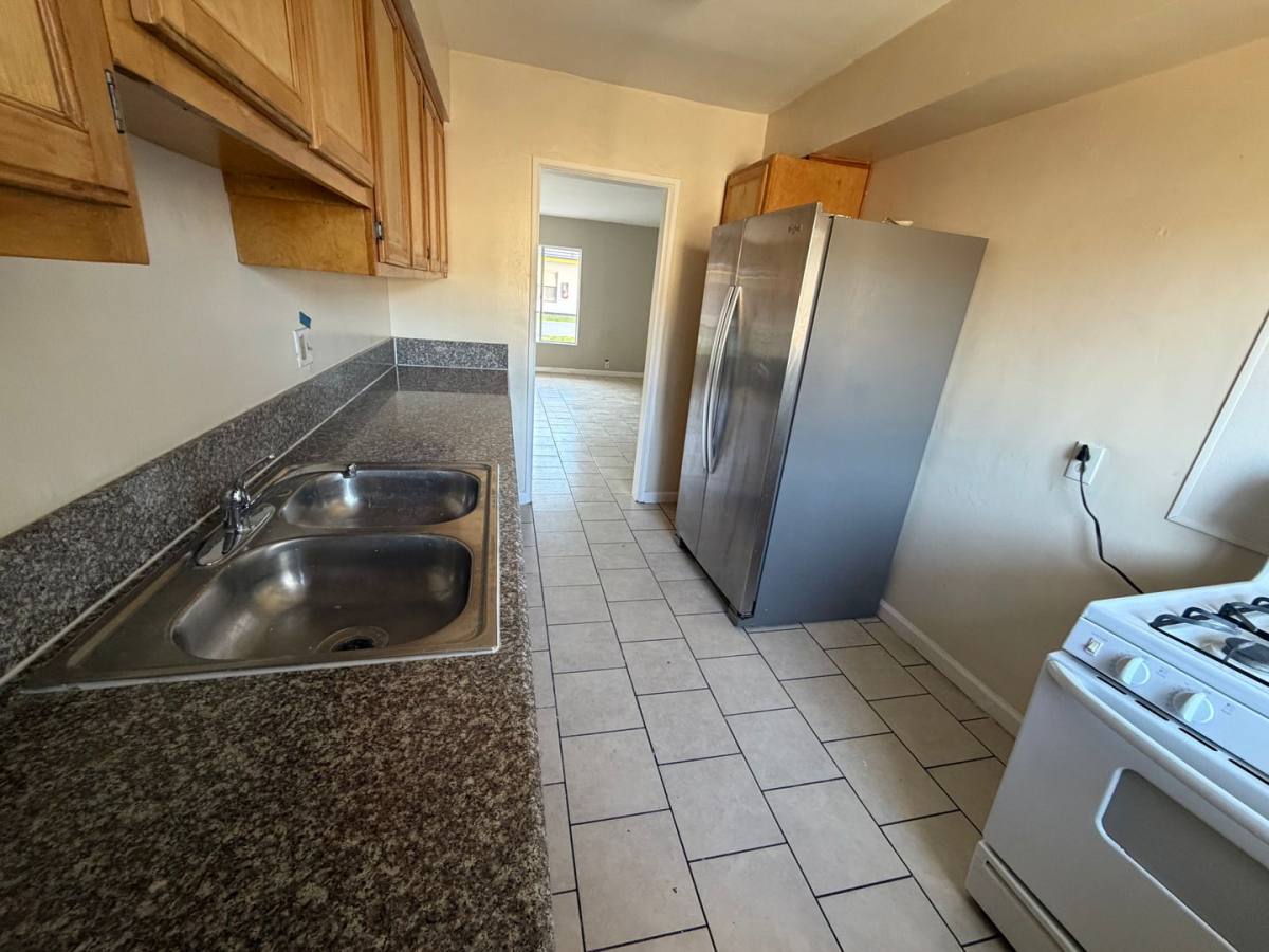 Apartment for rent at 3851 Coco Ave, Los Angeles, CA 90008